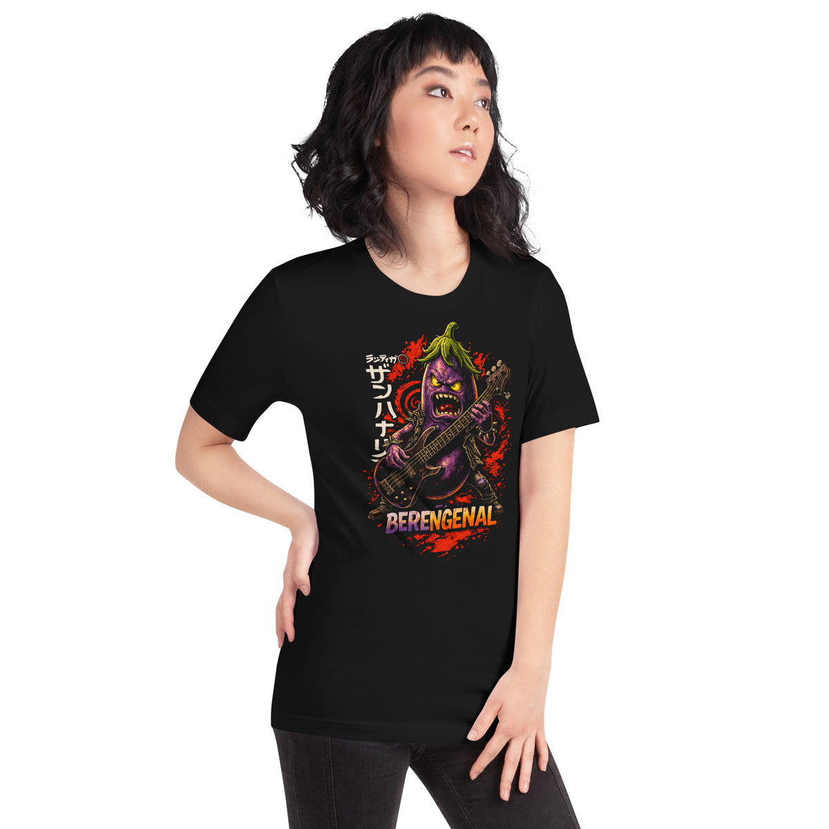 Camiseta Berengenal – El Bajista, color negro – vista frontal, ángulo lateral derecho